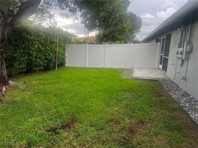 Building Photo - 4620 SW 7th Pl