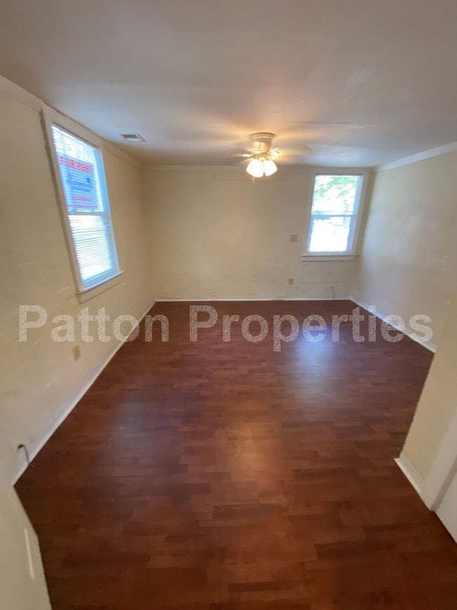 Building Photo - Edgewood Home