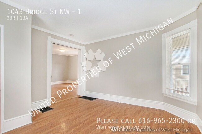 Building Photo - 1043 Bridge St NW