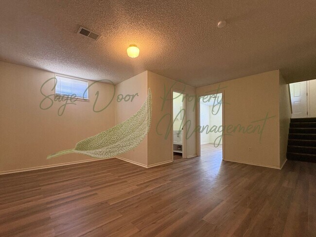 Building Photo - SPACIOUS TOWNHOME WITH GARAGE!!!