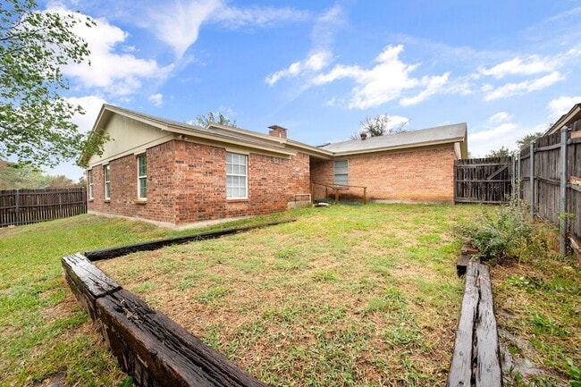 Building Photo - 6436 Ridglea Dr
