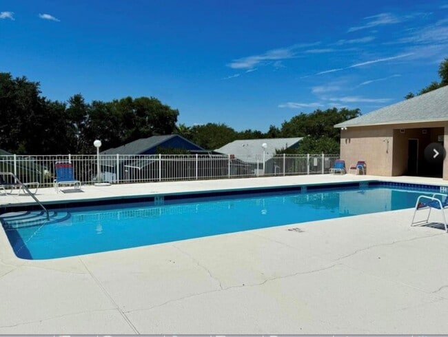 Building Photo - 1708 Clubhouse Cove