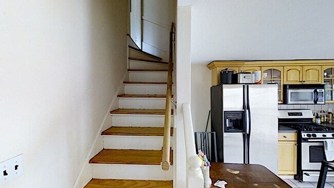 Building Photo - Somerville- 2.5 BR Apartment - 9/1/26 - NO FEE