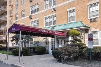 Building Photo - 84-39 153rd Ave