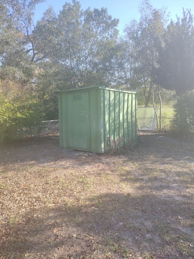 Building Photo - Adorable UPDATED 1 bedroom 1 Bath home with bonus Room