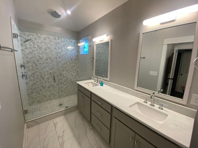 Building Photo - Prime East End Rental Home