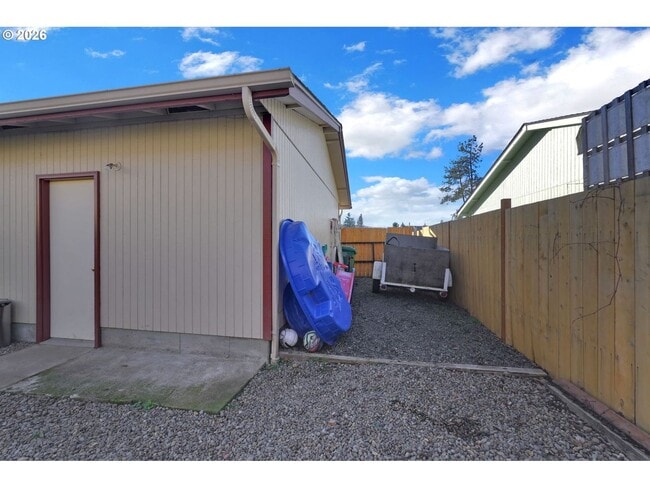 Building Photo - 3 Bed/ 1 Bath Home with RV Parking