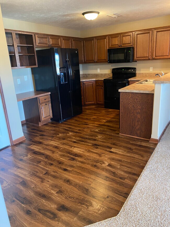 Building Photo - 1619 E Military Ave