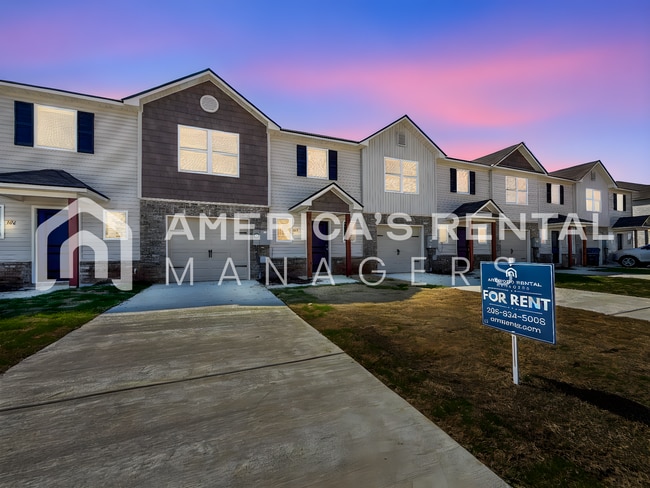 Building Photo - Escape to Lakeside Living in Lincoln! View with 48 Hours Notice!