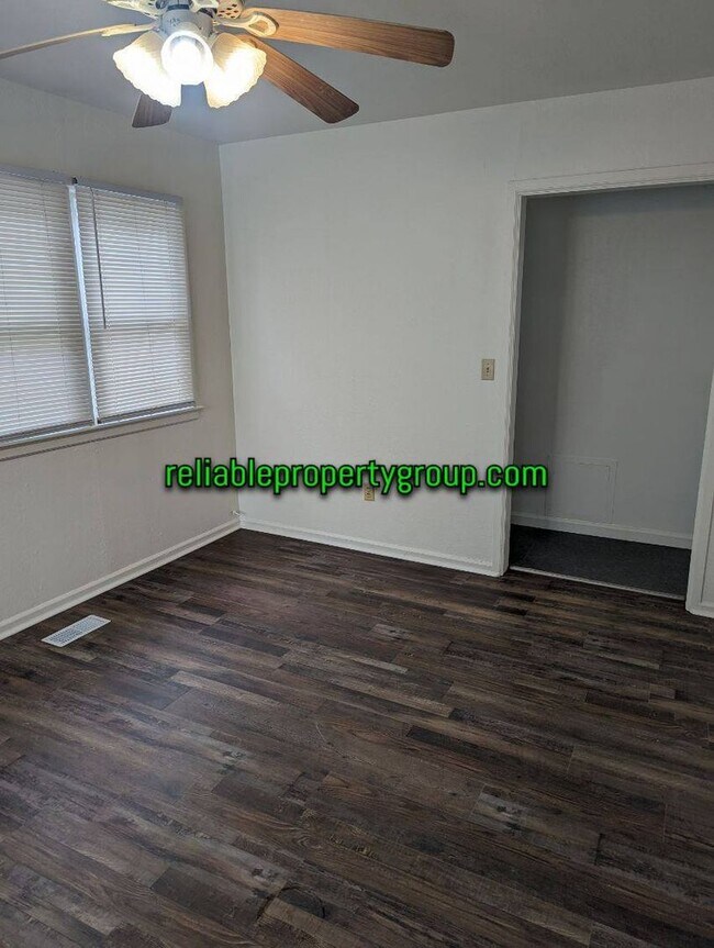 Building Photo - New Listing in Marion IN