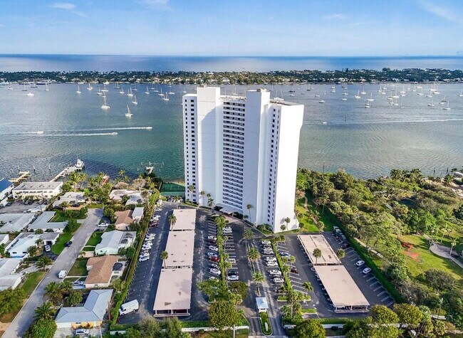 Building Photo - 5200 N Flagler Dr