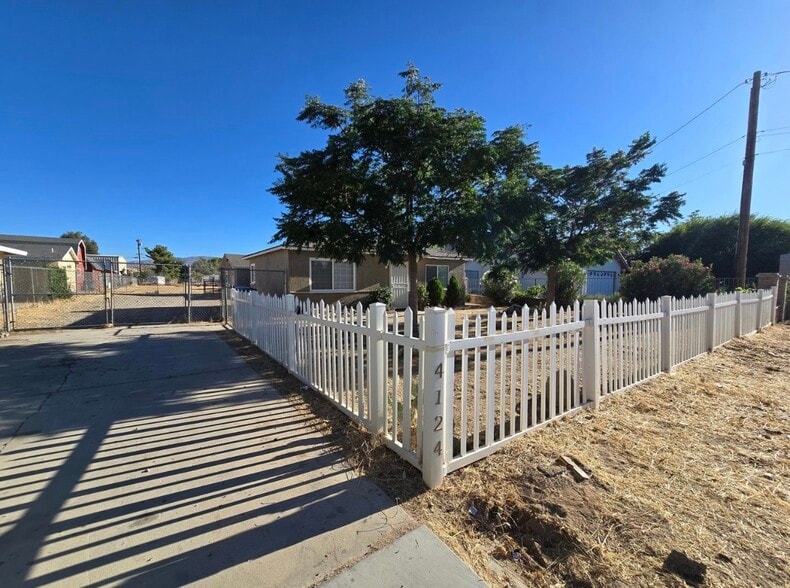 Building Photo - 4124 W Avenue L6
