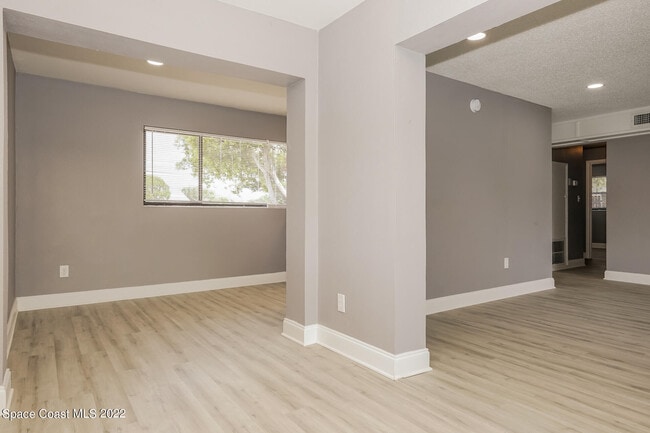 Building Photo - 1235 Thoreau St