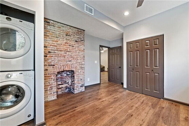 Building Photo - 121 Grandview Ave