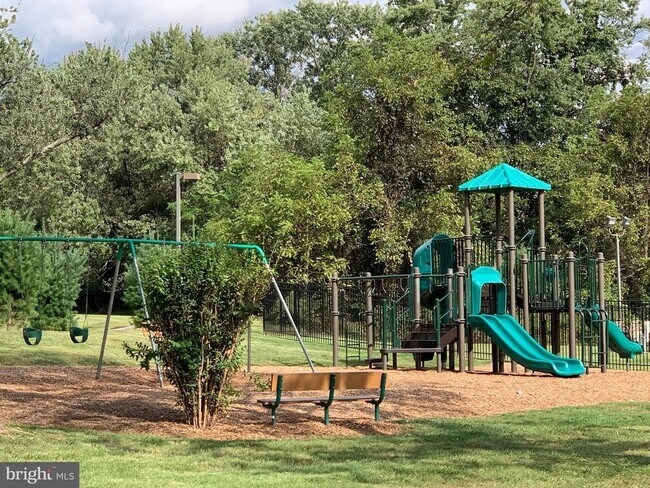 Building Photo - 118 Sycamore Ct