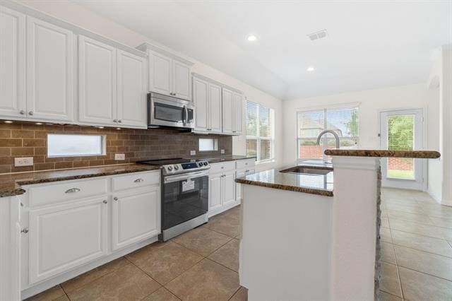 Building Photo - 1705 Medina Ln