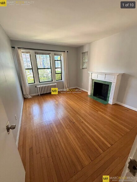 Building Photo - 460 Park Dr