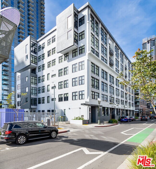 Building Photo - 1100 S Grand Ave