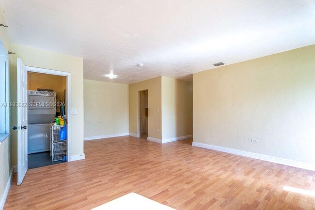 Building Photo - 1265 NE 142nd St