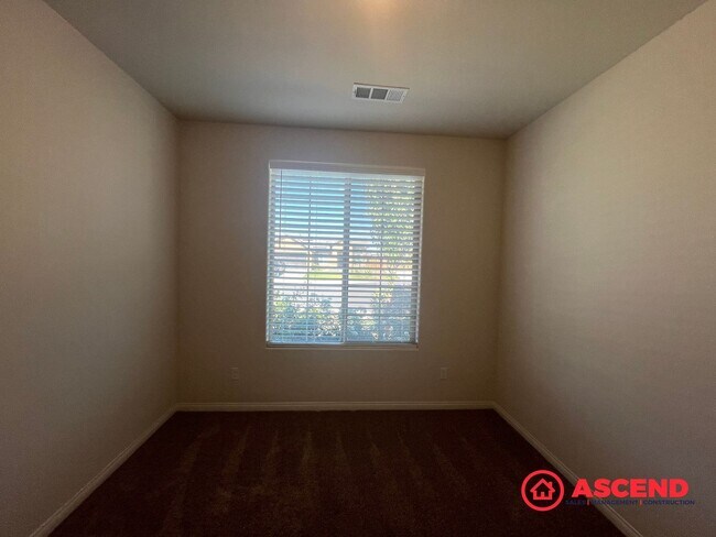 Building Photo - Stunning 4 Bedroom Home In The Southwest!