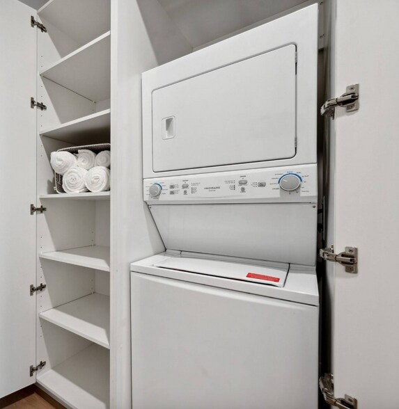 Building Photo - 225 W Huron St