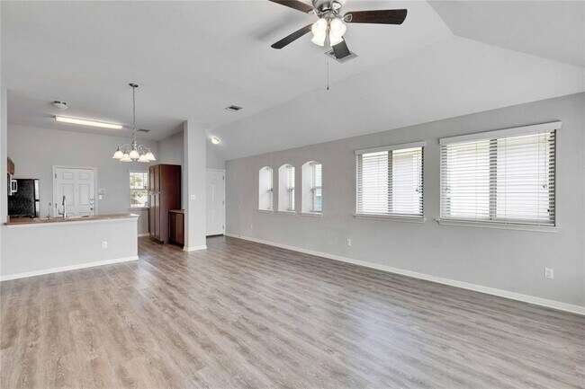 Building Photo - 907 Yabers Ct