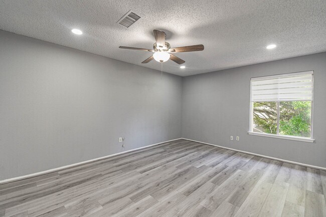 Building Photo - 12663 Wellington Park Dr