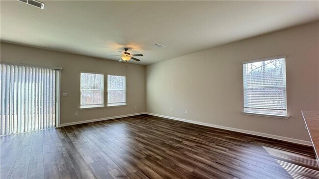 Building Photo - 151 Cedar Ln