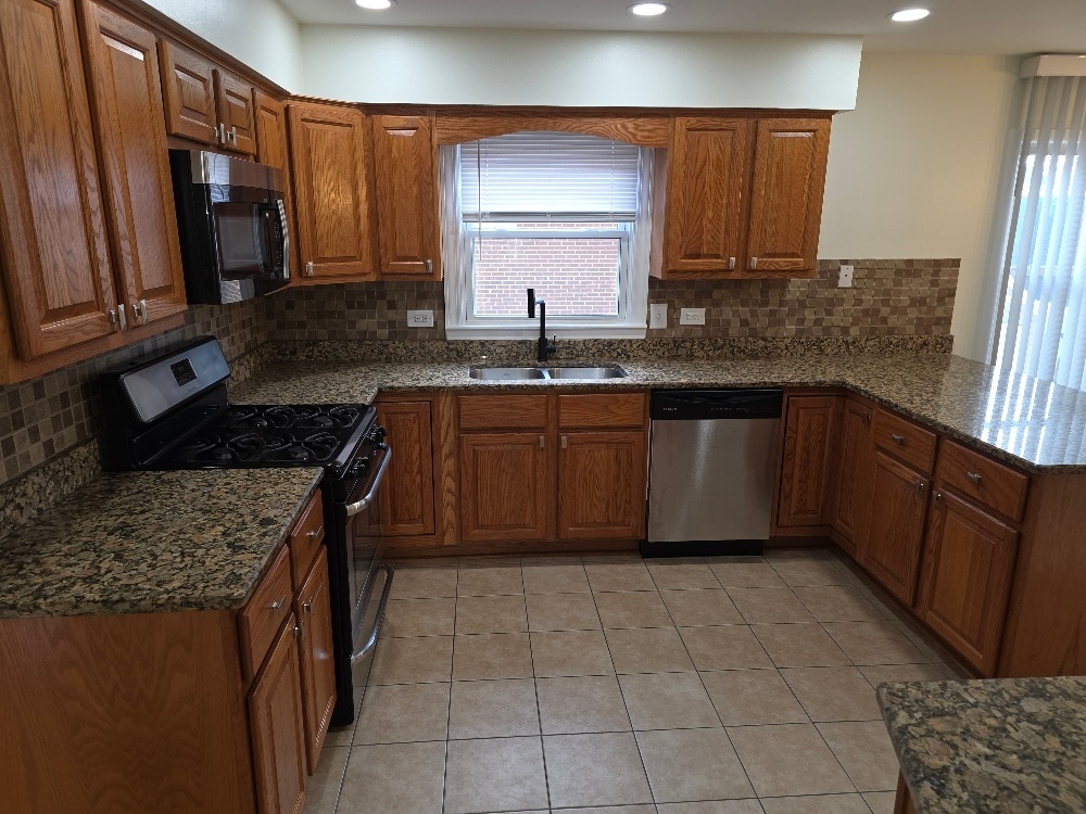 Kitchen - 826 E Capri Dr