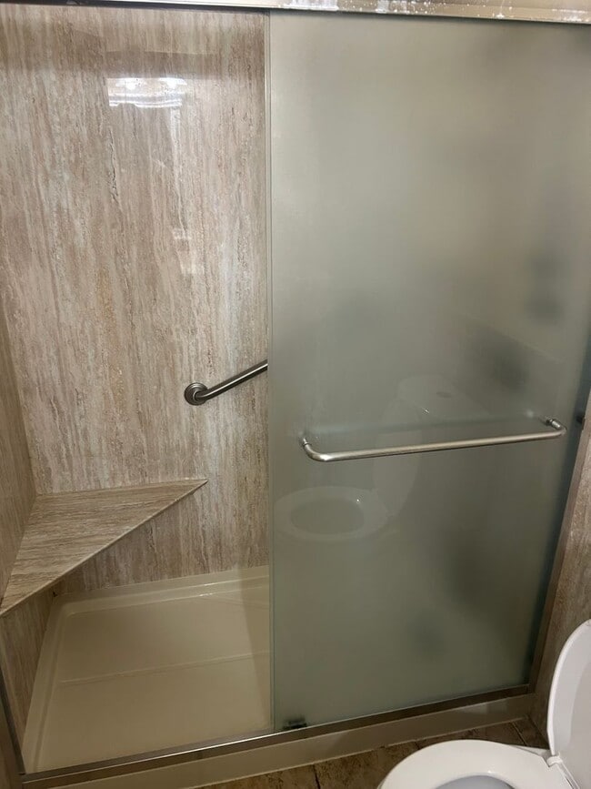 Building Photo - 956 N Sandalwood Ave