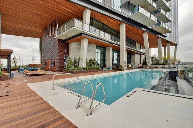 Building Photo - 70 Rainey St