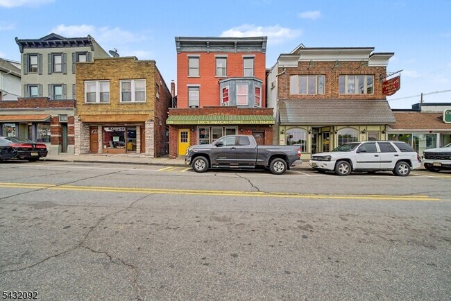 Building Photo - 309 Main St