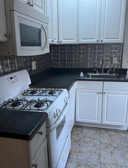 Building Photo - 1229 Claytonia Ter