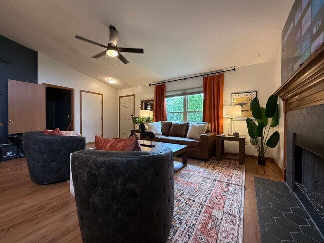 Building Photo - 9736 Flagstone Way