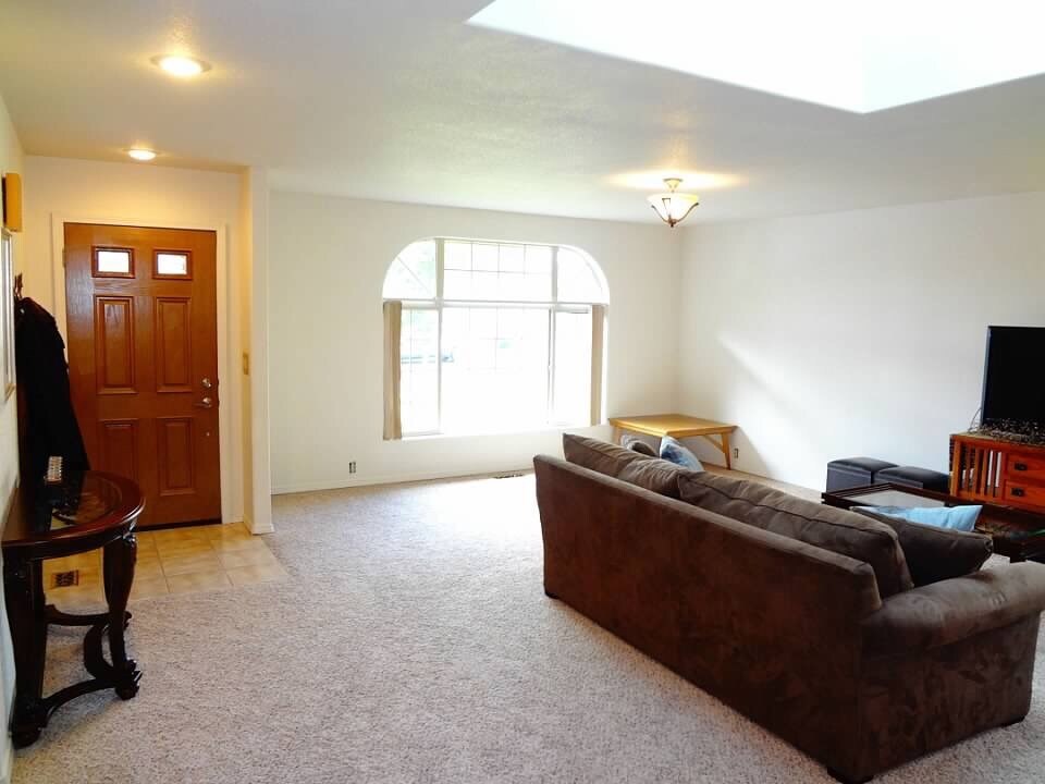Building Photo - 1831 Fairway Dr