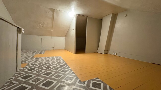 Building Photo - 2 Bedroom 1 Bathroom in York!