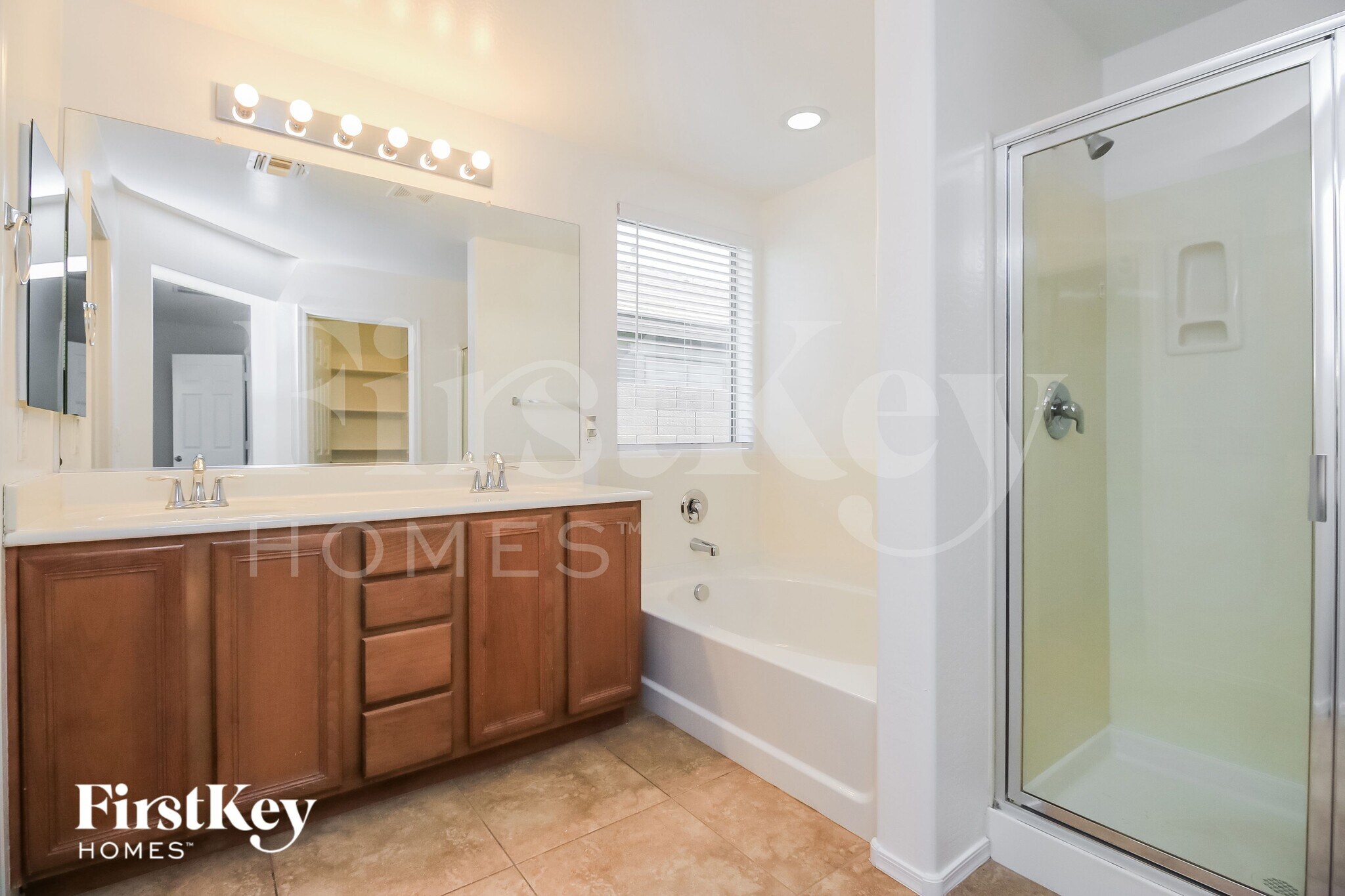 Building Photo - 18582 W Vogel Ave