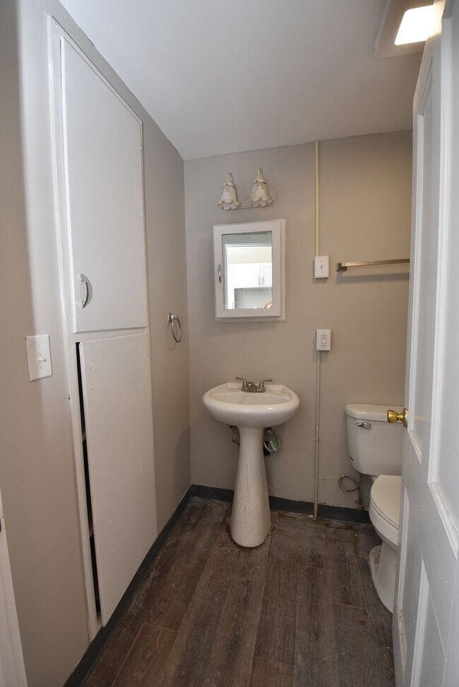 Building Photo - 434 W Lawrence St