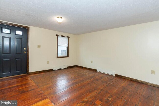Building Photo - 218 S West St
