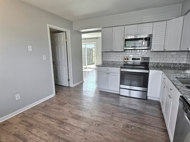 Building Photo - 613 Folkstone Way
