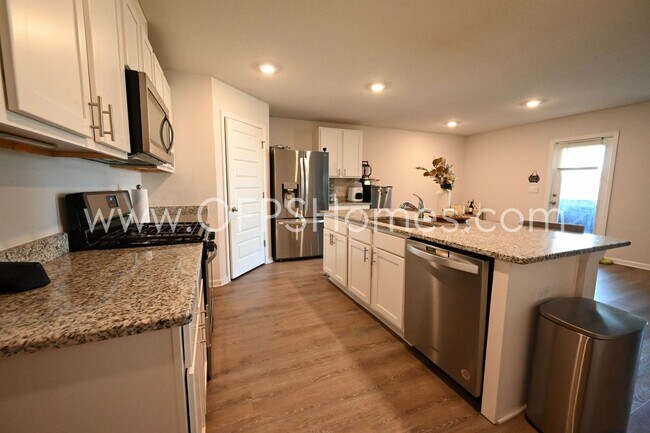 Building Photo - 4 Bed Crestview Home