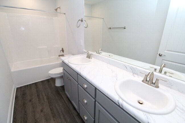 Building Photo - 4BR/2.5BA Home Near NAS Pensacola with First-Floor Primary, Stainless Kitchen & Covered Patio