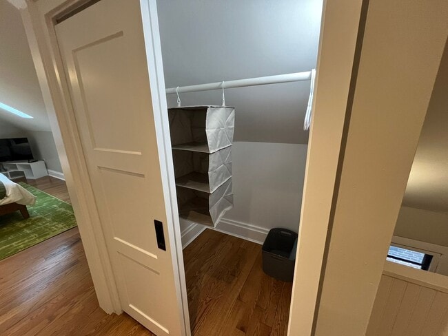 Building Photo - Dennison Ave 866-868 CR