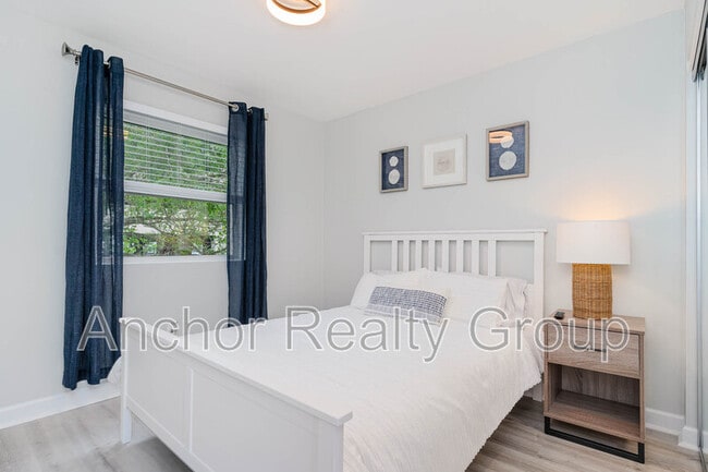 Building Photo - 909 Pacific Ave