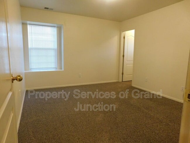 Building Photo - 3132 Shamrock Dr