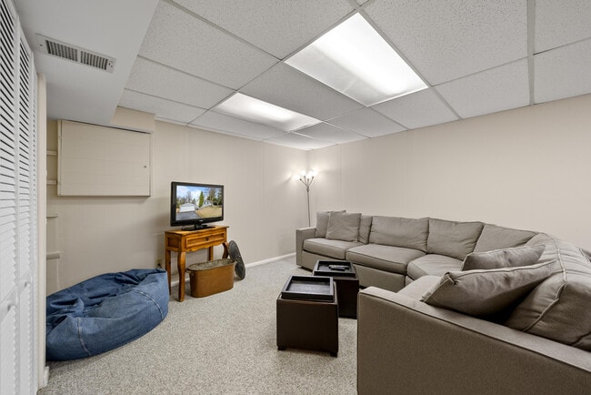 Building Photo - 438 Sylvan Dr