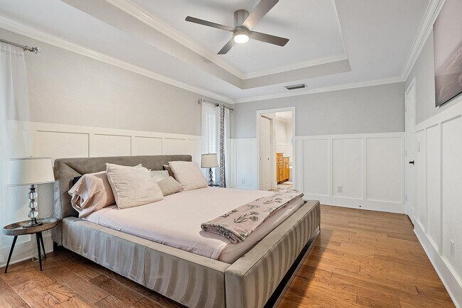 Building Photo - 542 N Cypress Dr