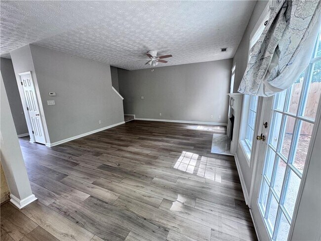 Building Photo - 3044 Kentmere Dr