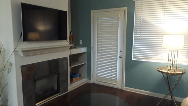 Building Photo - Tanamera One bedroom Unit Available