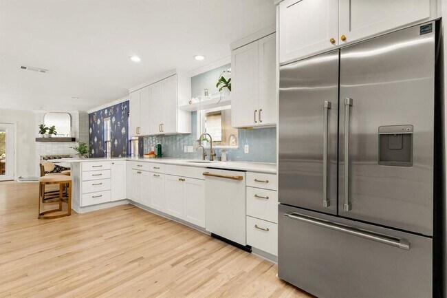 Building Photo - 4312 Rosedale Ave